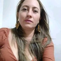 <em><strong>Me encantó este bolso, me ayuda para tener todo organizado. Ya no tengo que revolver el bolso para sacar el celular. ¡Y me lo llevo a todas partes, se ve super elegante!</strong></em>