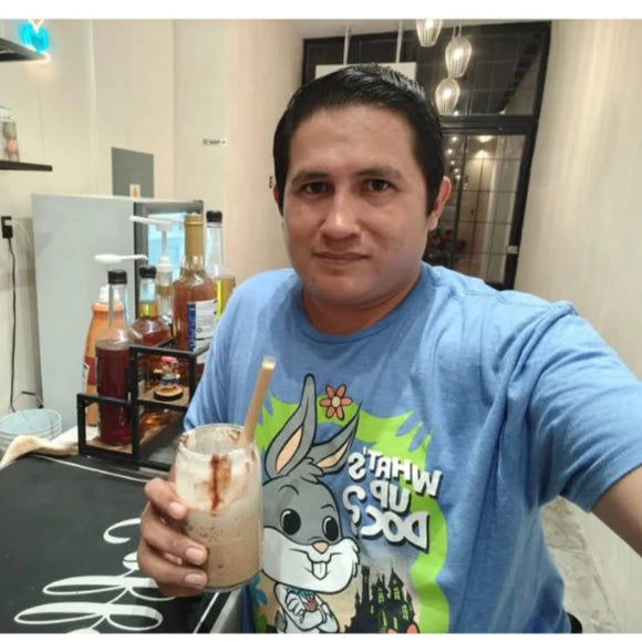 <em>Luis F</em>